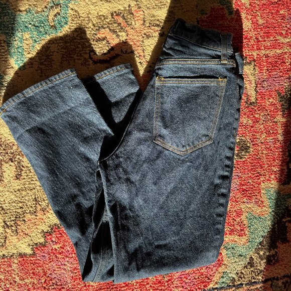 Abercrombie & Fitch Curve Love Ultra High Rise 90s Straight Jean Size 28/6 Short - Picture 2 of 5